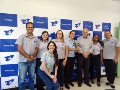 Servidores do setor de Contabilidade do Cisamapi recebem placa de reconhecimento da ADPM